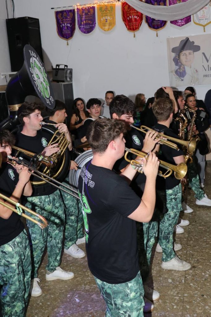 5805449651707120592 682x1024